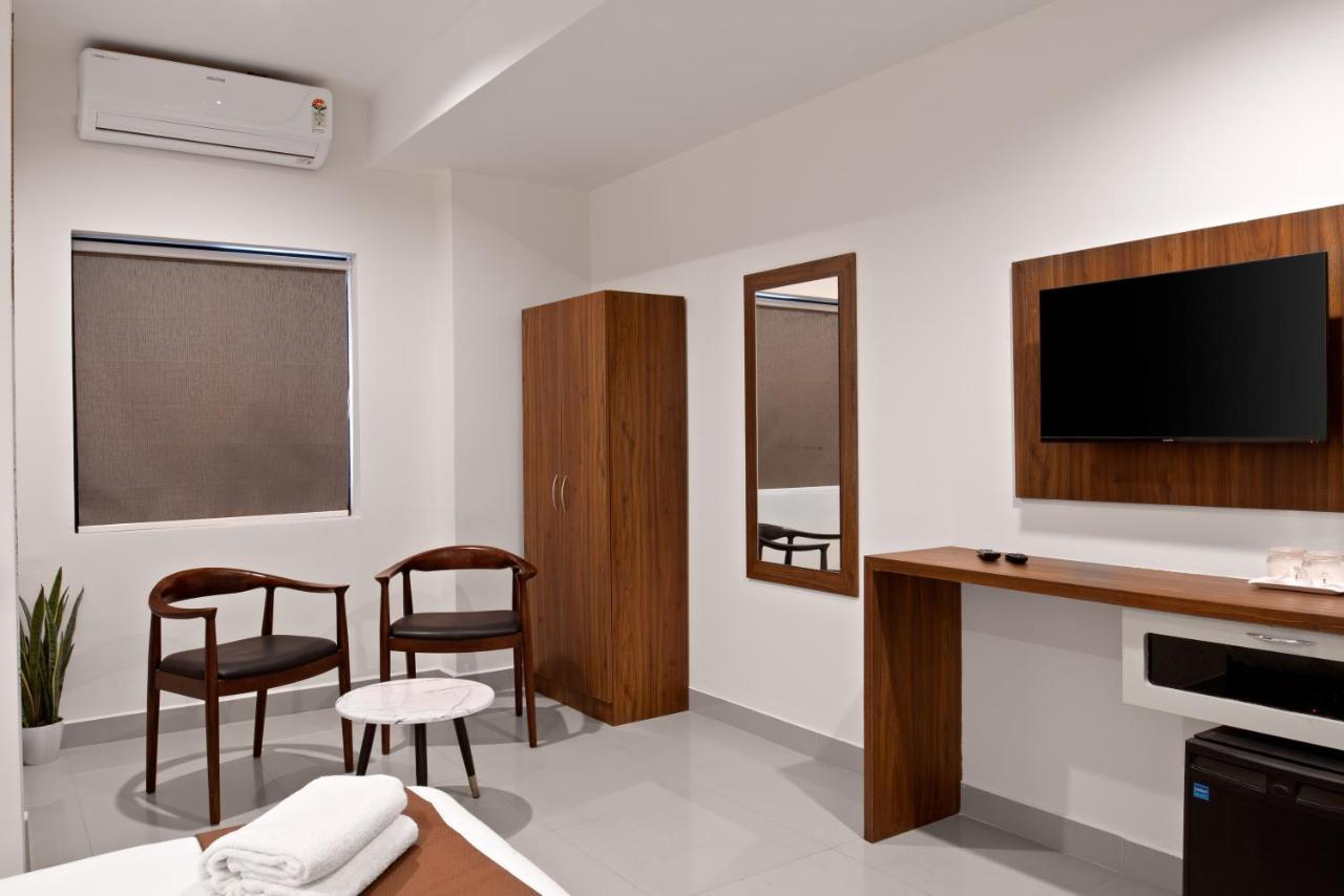 The Elite Hotel Hyderabad Exterior photo