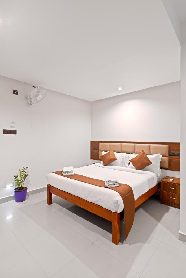 The Elite Hotel Hyderabad Exterior photo