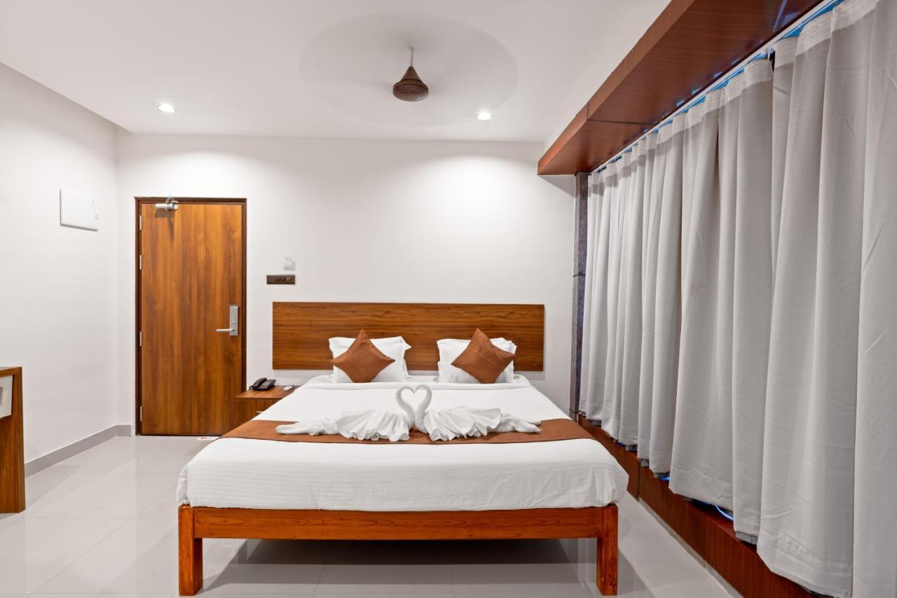 The Elite Hotel Hyderabad Exterior photo